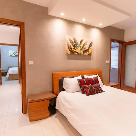 Stylish Corner Maisonette - Sunflower *