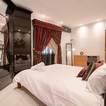 Stylish Corner Maisonette - Sunflower *