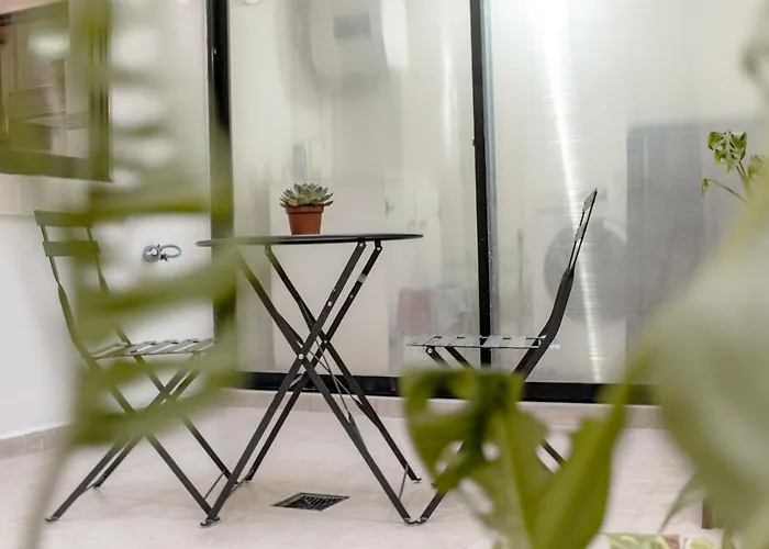 Stylish Corner Maisonette - Sunflower * 비르키르카라