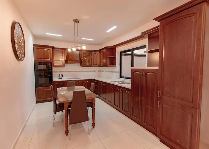 Stylish Corner Maisonette - Sunflower 펜션 *