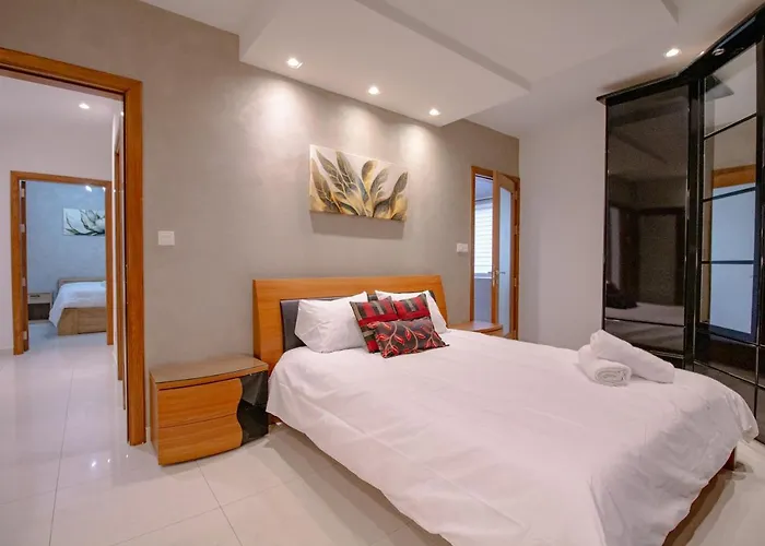 Stylish Corner Maisonette - Sunflower 비르키르카라