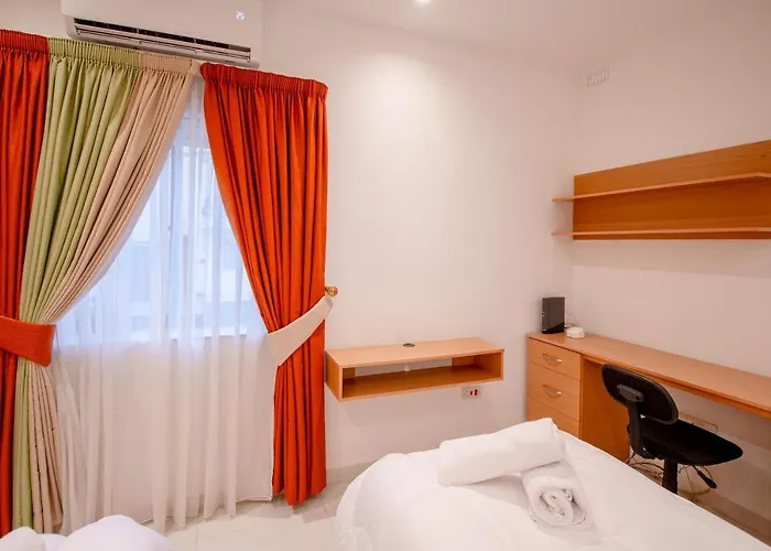 Stylish Corner Maisonette - Sunflower 펜션