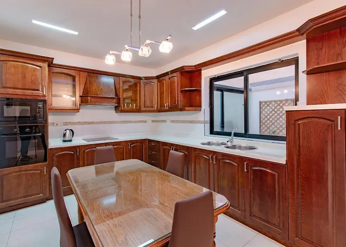 Stylish Corner Maisonette - Sunflower 펜션 *