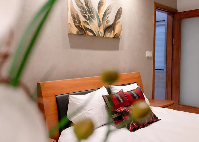 Stylish Corner Maisonette - Sunflower 비르키르카라