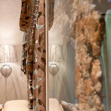 Stylish Corner Maisonette - Sunflower *