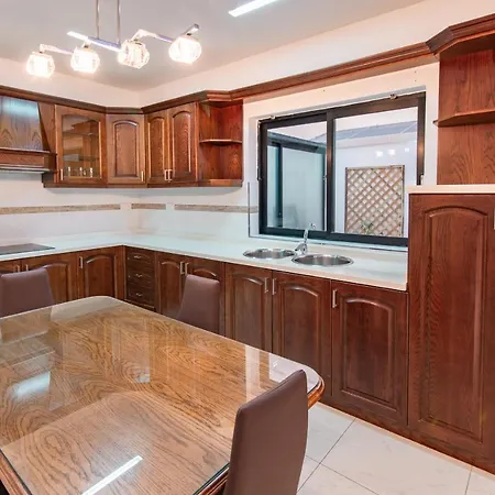 Stylish Corner Maisonette - Sunflower Birkirkara