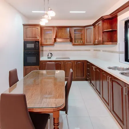 Stylish Corner Maisonette - Sunflower Feriehus Birkirkara