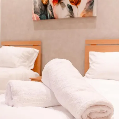 Stylish Corner Maisonette - Sunflower