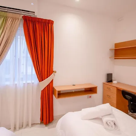 Stylish Corner Maisonette - Sunflower Feriehus