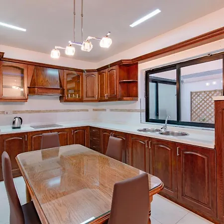 Stylish Corner Maisonette - Sunflower Feriehus *