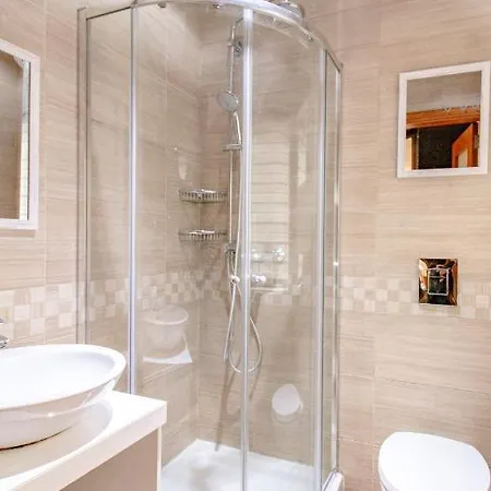 Stylish Corner Maisonette - Sunflower Feriehus