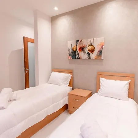 Stylish Corner Maisonette - Sunflower