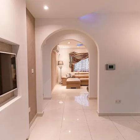 Stylish Corner Maisonette - Sunflower * Birkirkara