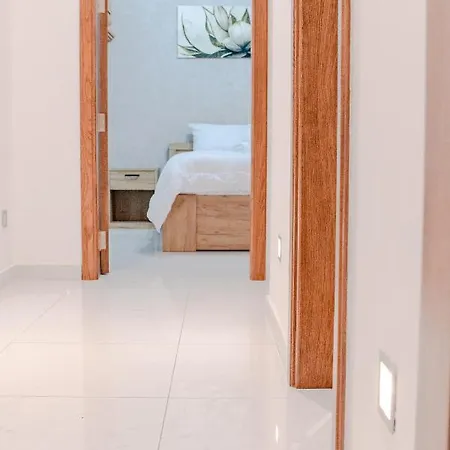 Stylish Corner Maisonette - Sunflower