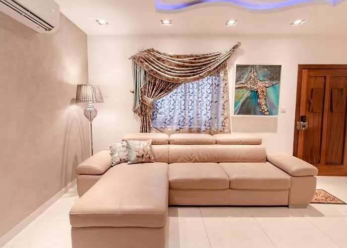 Stylish Corner Maisonette - Sunflower *