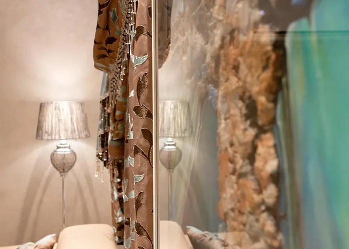 Stylish Corner Maisonette - Sunflower *