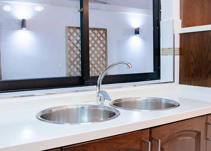 Vakantiehuis Stylish Corner Maisonette - Sunflower *