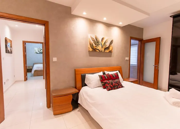 Stylish Corner Maisonette - Sunflower *