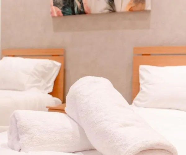 Stylish Corner Maisonette - Sunflower