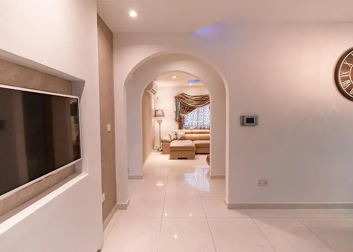 Stylish Corner Maisonette - Sunflower * Birkirkara