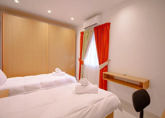 Stylish Corner Maisonette - Sunflower Vakantiehuis