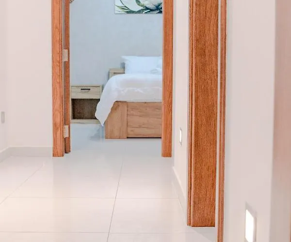 Stylish Corner Maisonette - Sunflower