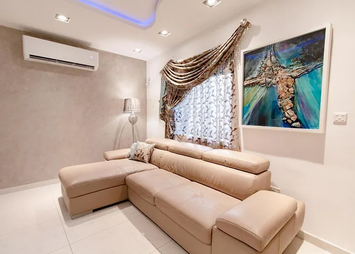 Stylish Corner Maisonette - Sunflower Case de vacanță Birkirkara