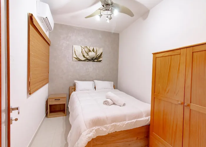 Stylish Corner Maisonette - Sunflower